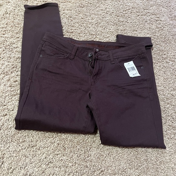 Dollhouse - Picture 1 of 8